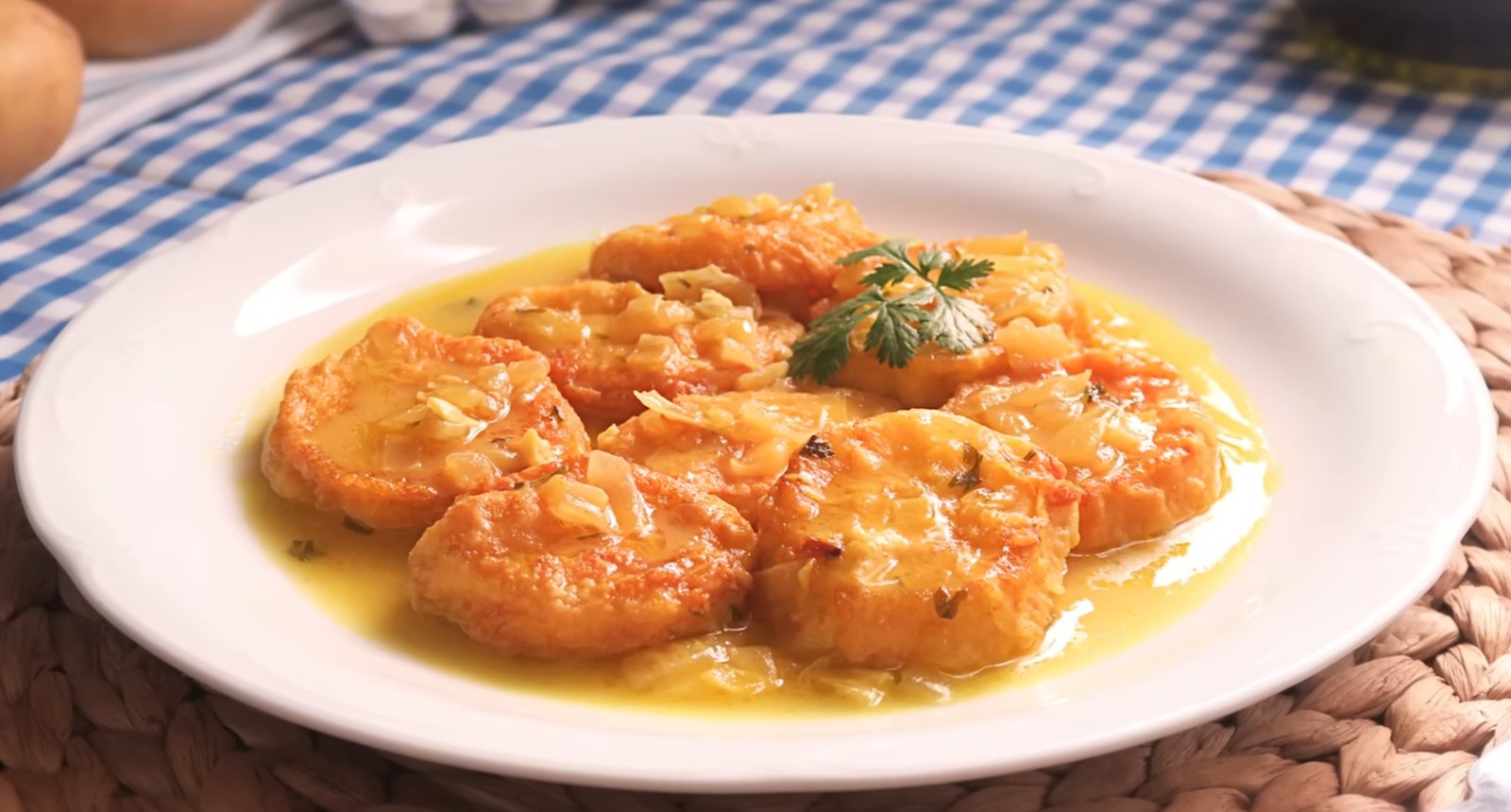 Plato de Patatas a la Importancia del Restaurante La Raspa